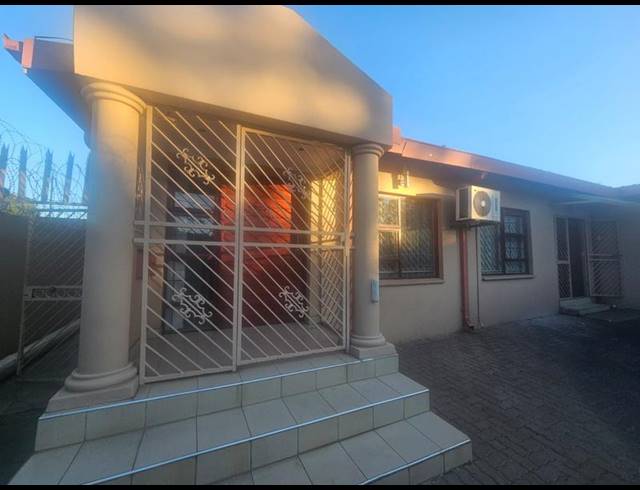 5 BEDROOM HOUSE FOR SALE IN LAUDIUM